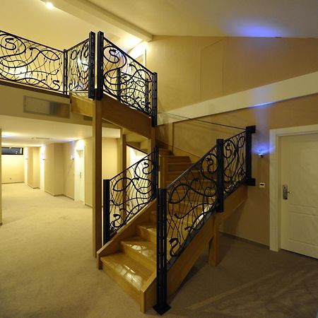 Hotel 1000 Ruza Beograd Ngoại thất bức ảnh