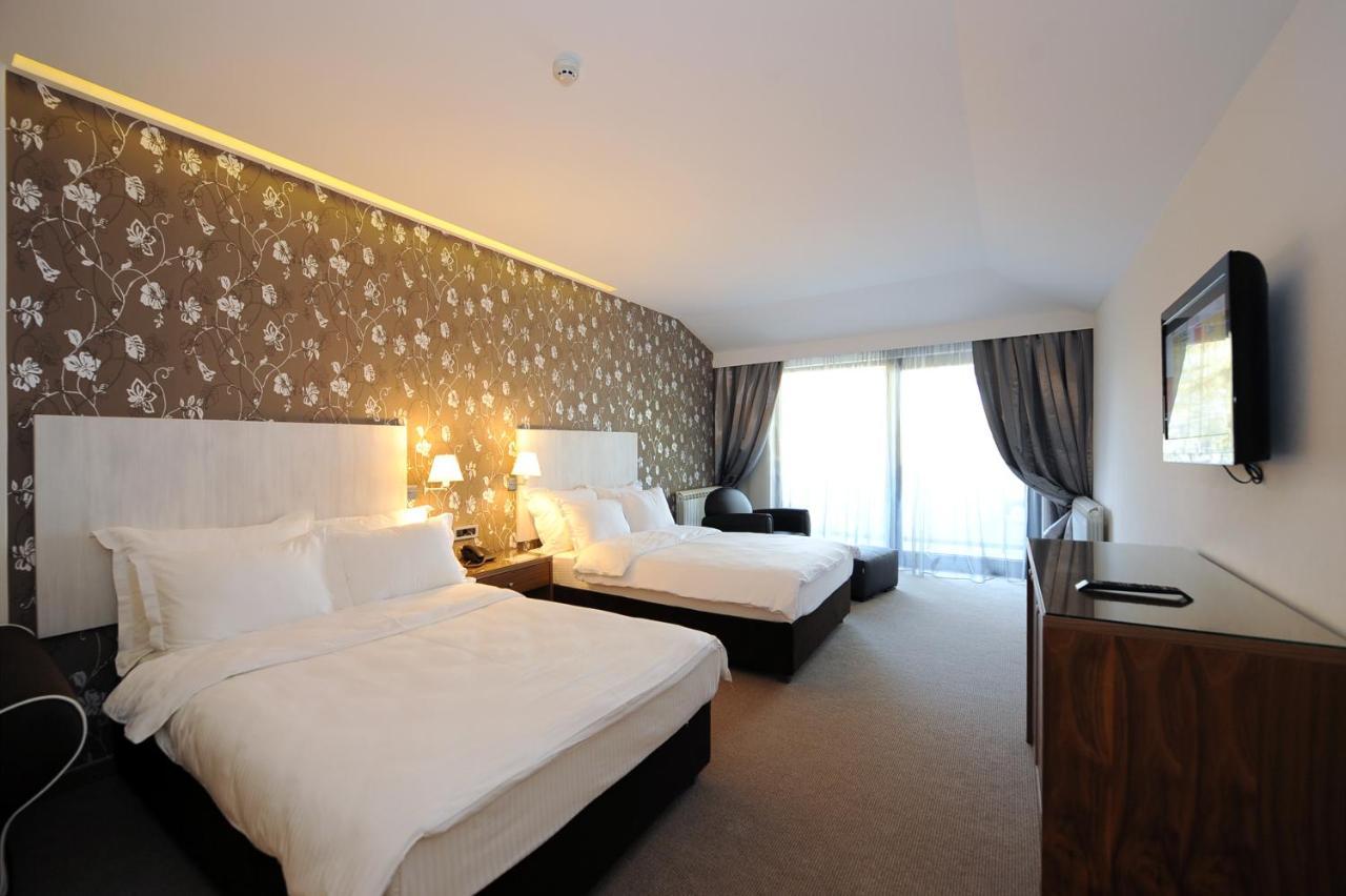 Hotel 1000 Ruza Beograd Ngoại thất bức ảnh