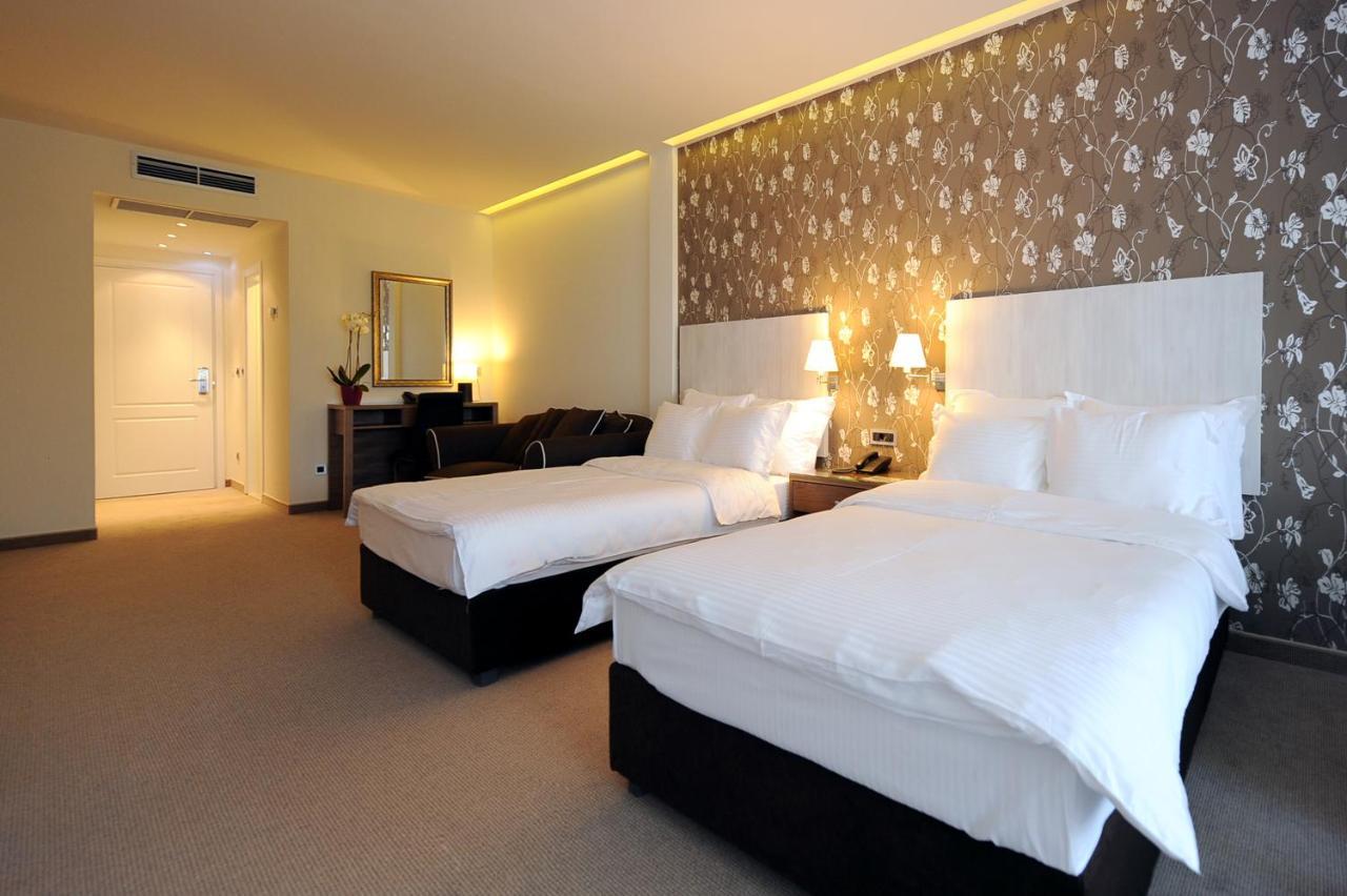 Hotel 1000 Ruza Beograd Ngoại thất bức ảnh