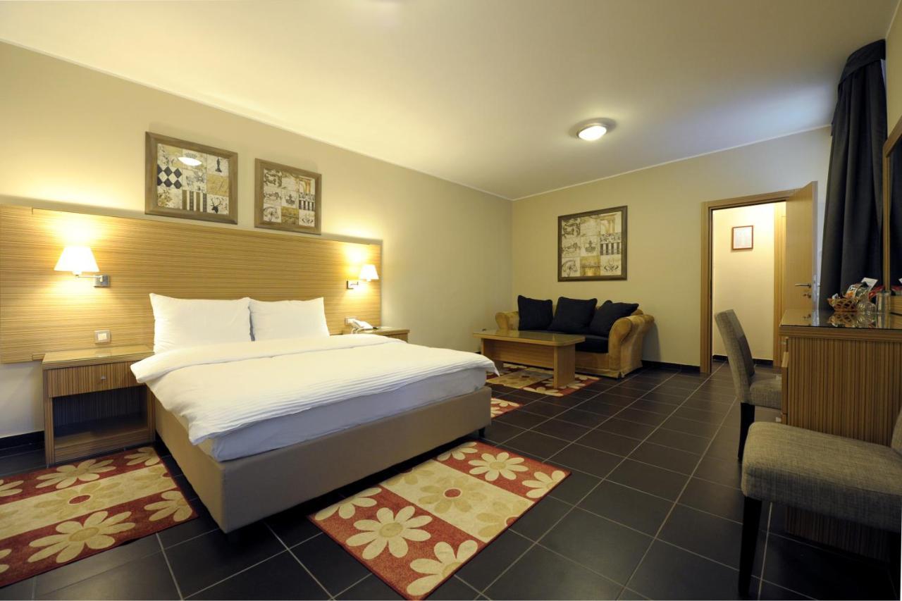 Hotel 1000 Ruza Beograd Ngoại thất bức ảnh
