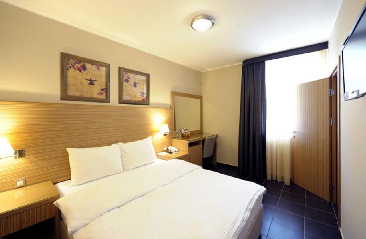 Hotel 1000 Ruza Beograd Ngoại thất bức ảnh