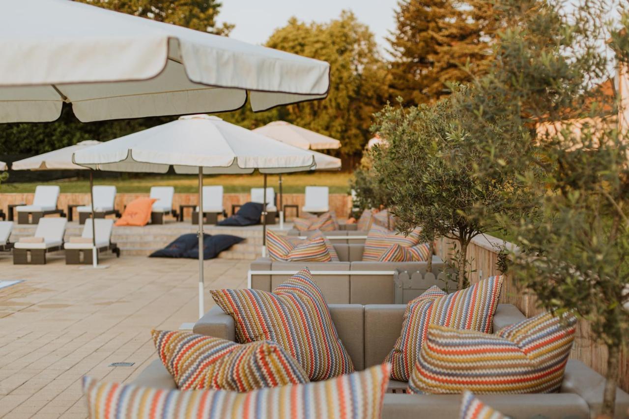 Hotel 1000 Ruza Beograd Ngoại thất bức ảnh