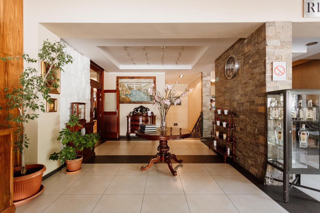 Hotel 1000 Ruza Beograd Ngoại thất bức ảnh