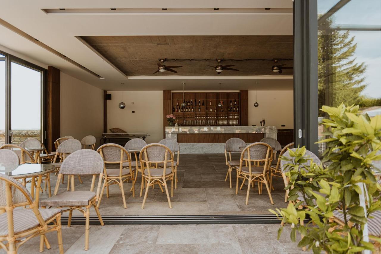 Hotel 1000 Ruza Beograd Ngoại thất bức ảnh