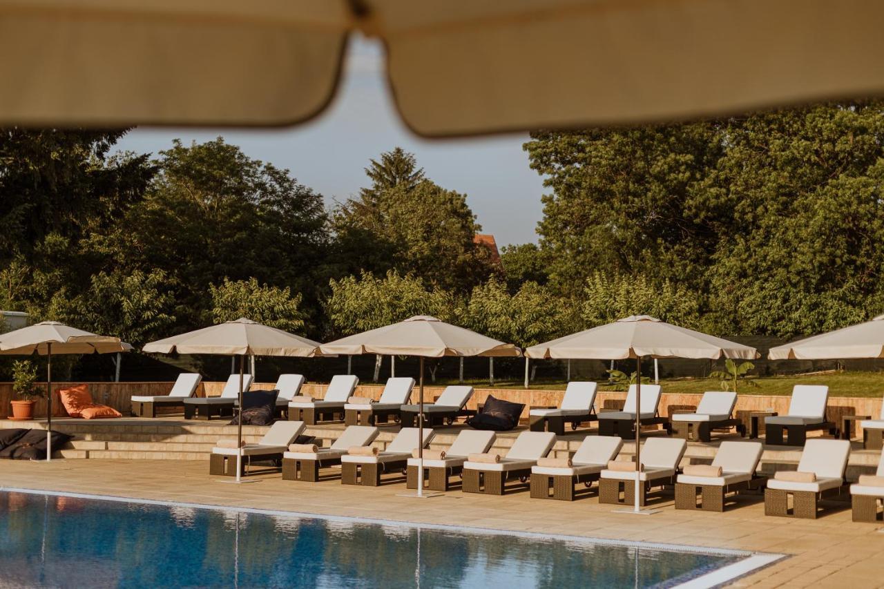 Hotel 1000 Ruza Beograd Ngoại thất bức ảnh