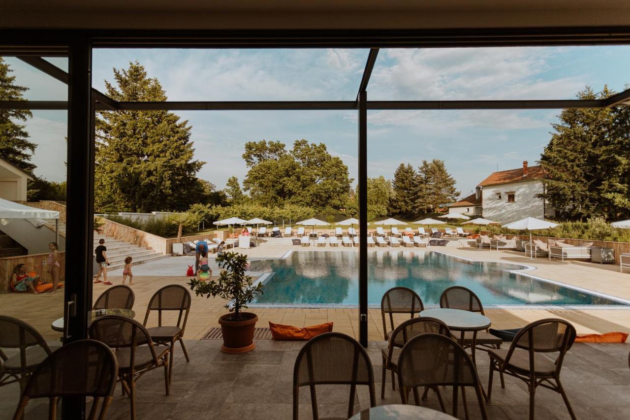 Hotel 1000 Ruza Beograd Ngoại thất bức ảnh