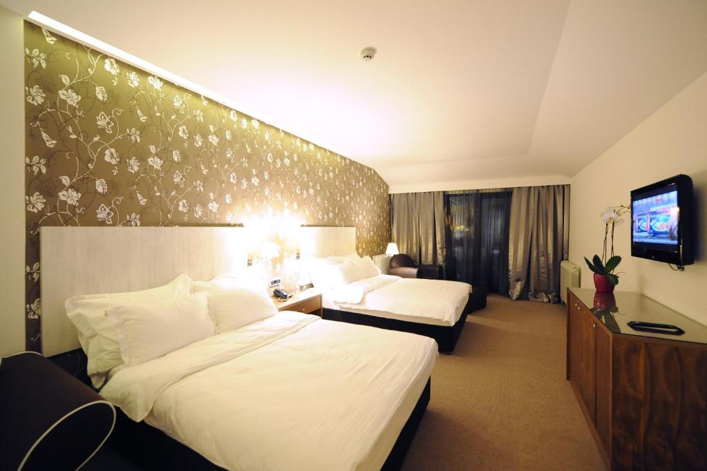 Hotel 1000 Ruza Beograd Ngoại thất bức ảnh