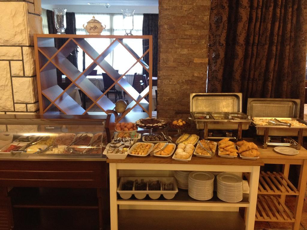 Hotel 1000 Ruza Beograd Ngoại thất bức ảnh