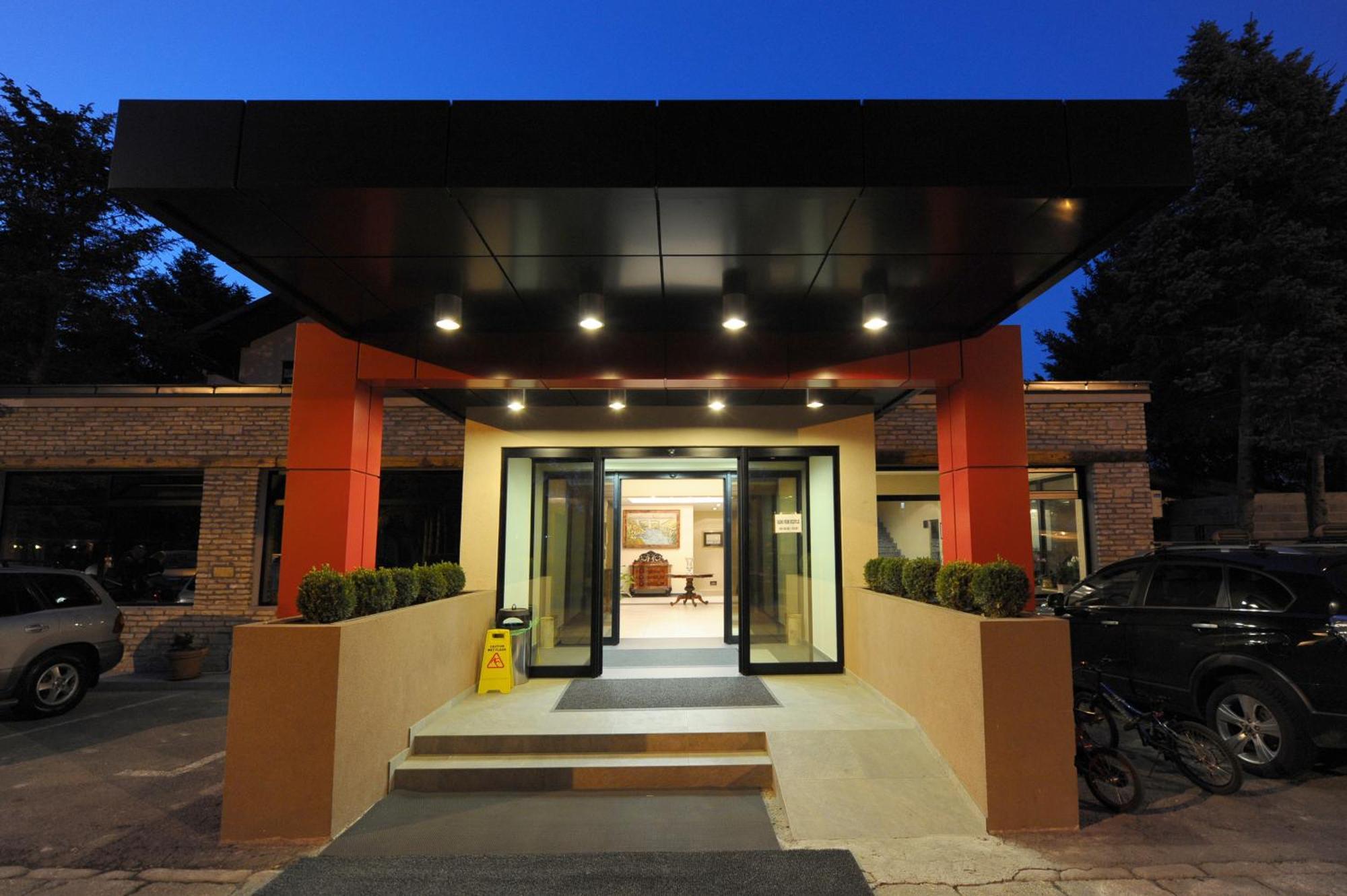 Hotel 1000 Ruza Beograd Ngoại thất bức ảnh