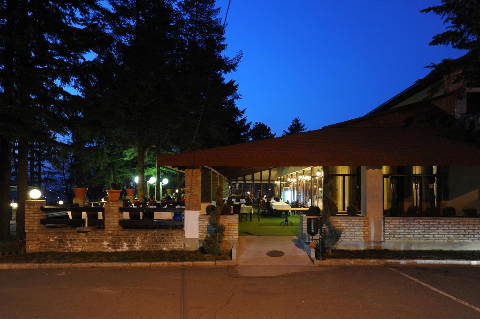 Hotel 1000 Ruza Beograd Ngoại thất bức ảnh