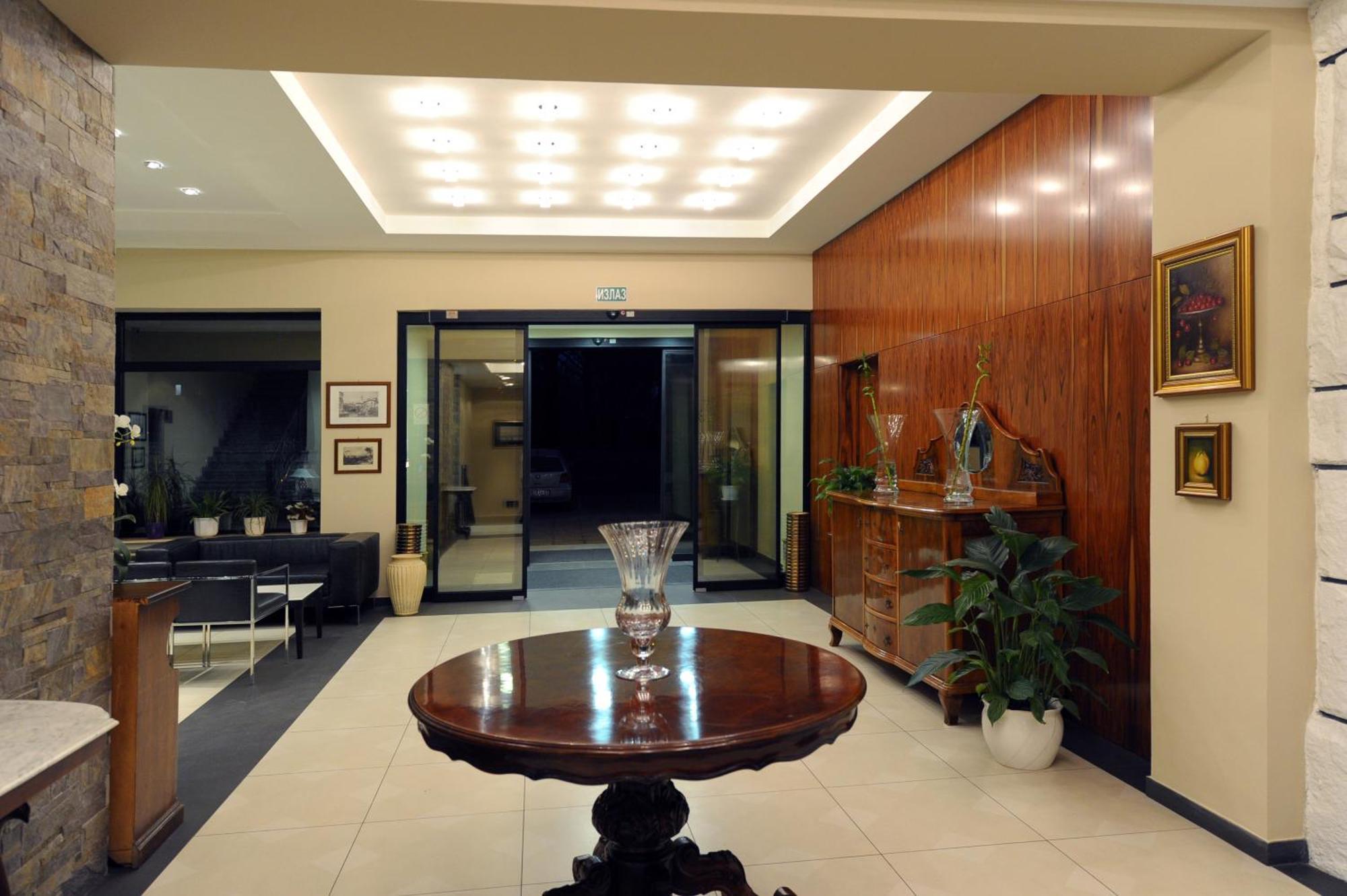 Hotel 1000 Ruza Beograd Ngoại thất bức ảnh