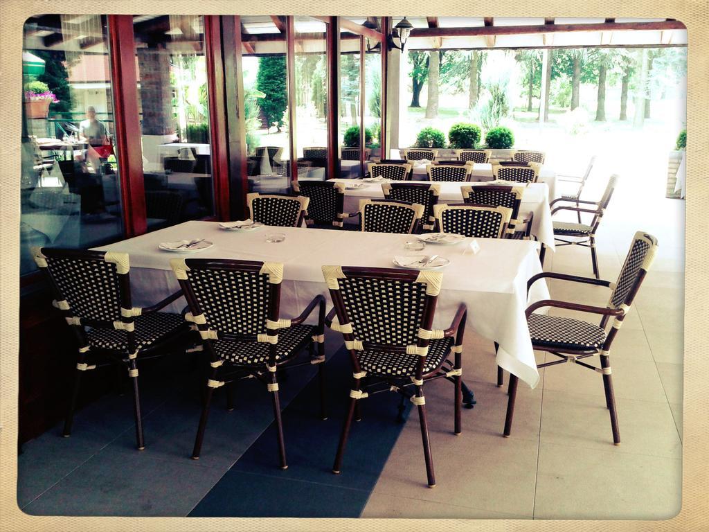 Hotel 1000 Ruza Beograd Ngoại thất bức ảnh