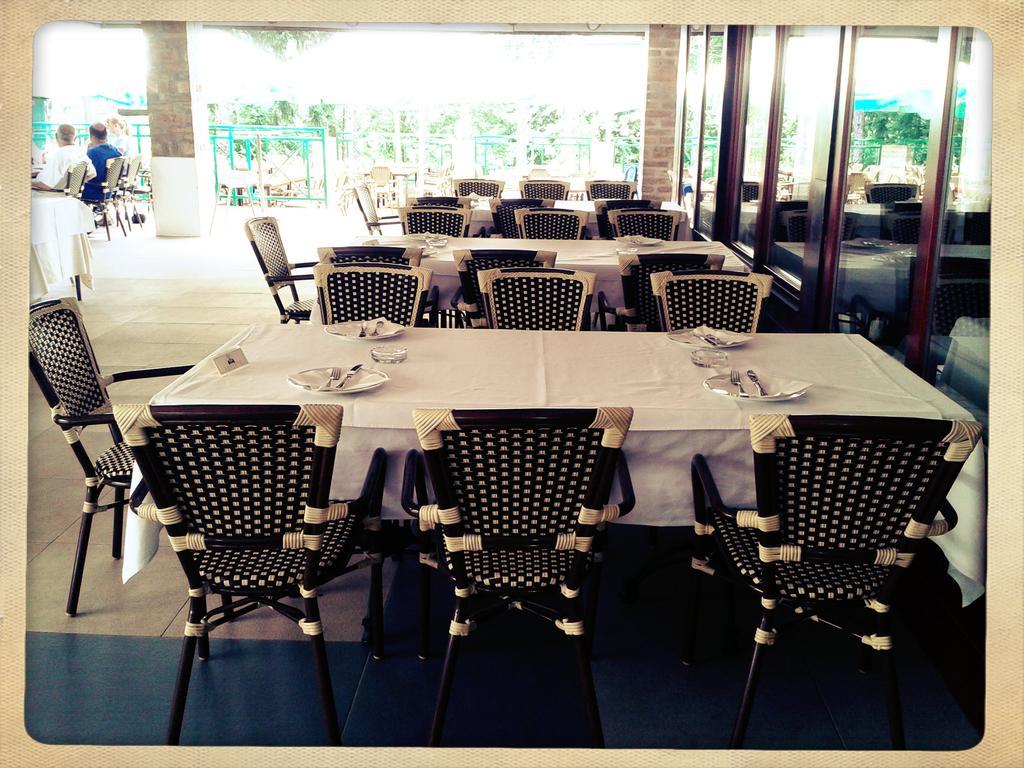 Hotel 1000 Ruza Beograd Ngoại thất bức ảnh