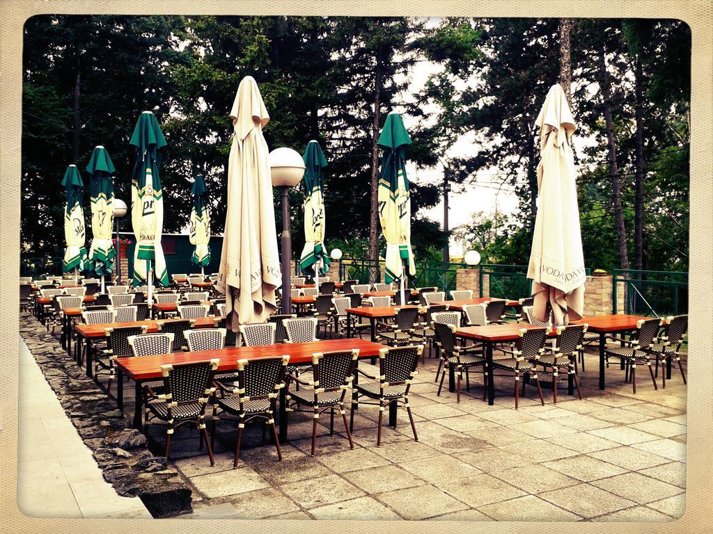 Hotel 1000 Ruza Beograd Ngoại thất bức ảnh