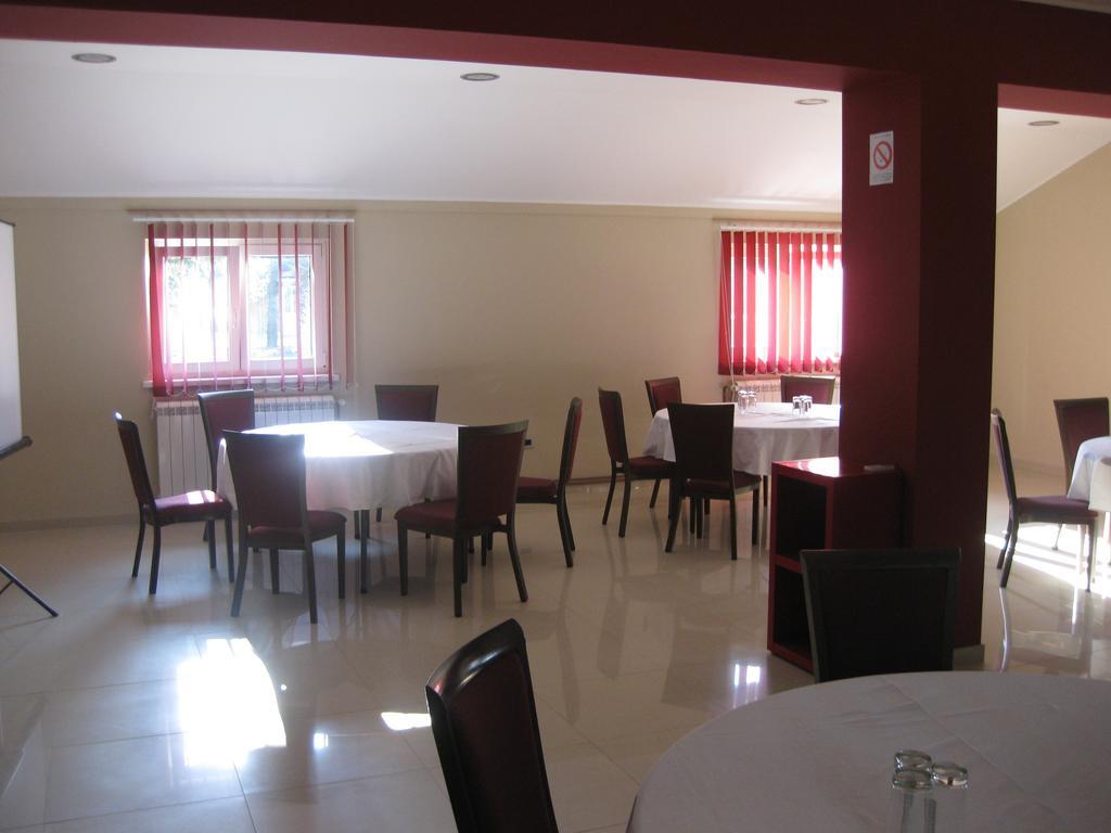 Hotel 1000 Ruza Beograd Ngoại thất bức ảnh